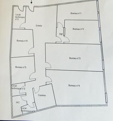 Local commercial - 150 m² - 8 pièces