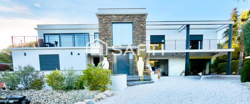 Maison - 345 m² - 9 pièces