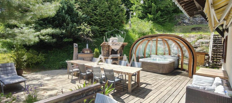 Châlet - 310 m² - 14 pièces