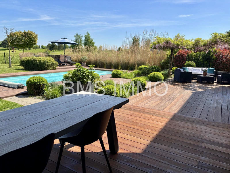 Maison - 245 m² - 6 pièces