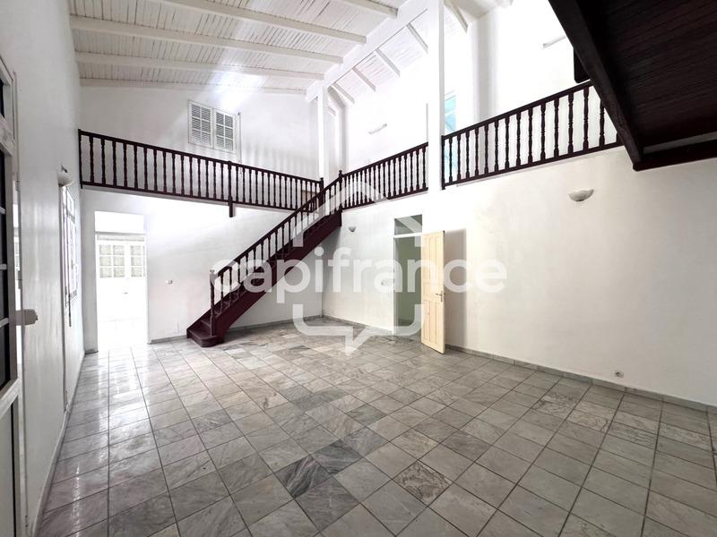 Maison - 280 m² - 10 pièces