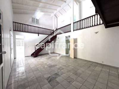 Maison - 280 m² - 10 pièces