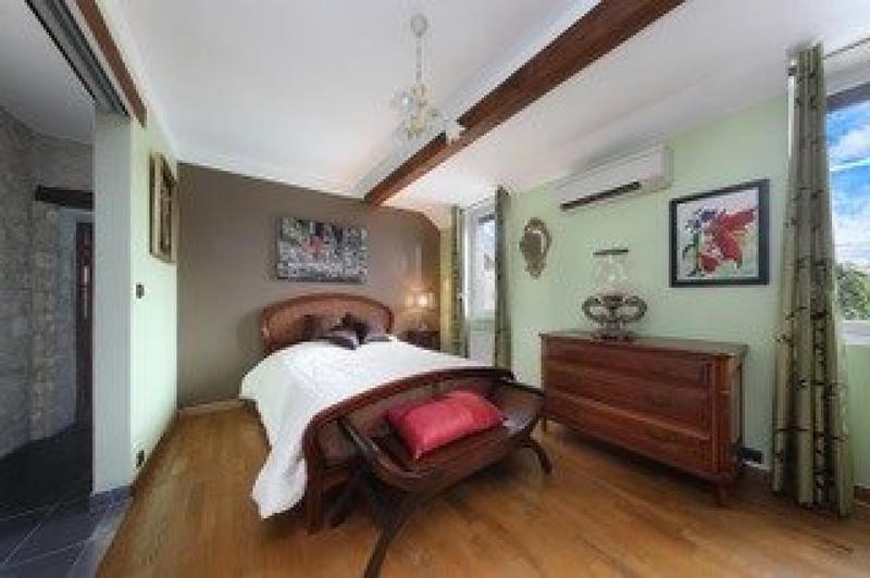 Maison - 335 m² - 12 pièces