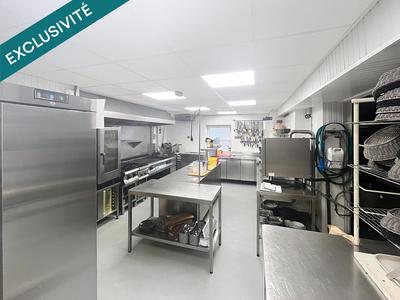 Local commercial - 303 m²