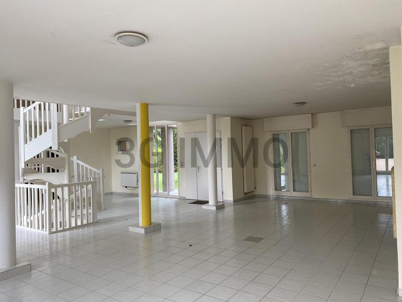 Propriété - 360 m² - 8 pièces