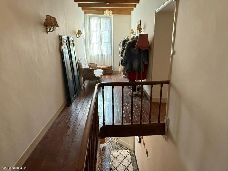 Maison de village - 495 m² - 10 pièces