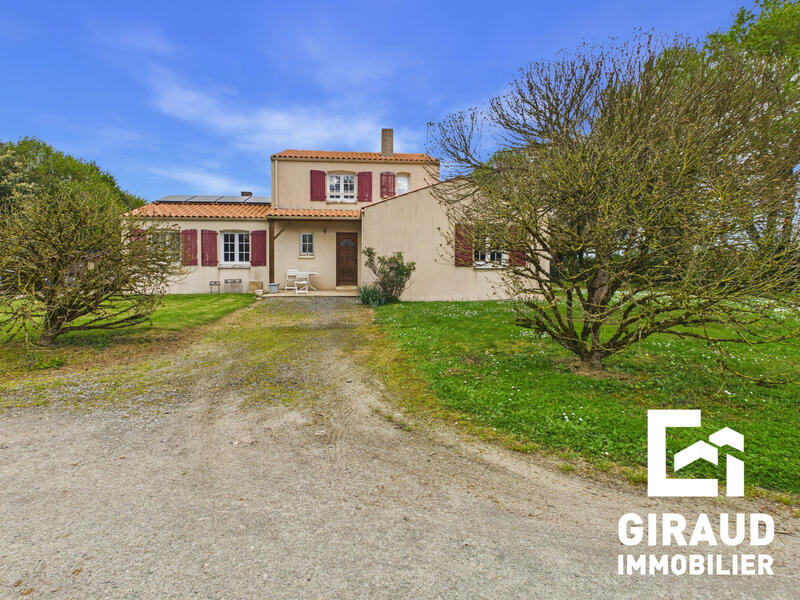 Maison traditionnelle - 153 m² - 7 pièces