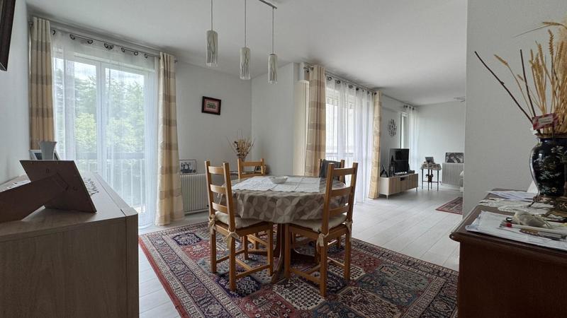 Appartement - 104 m² - 6 pièces