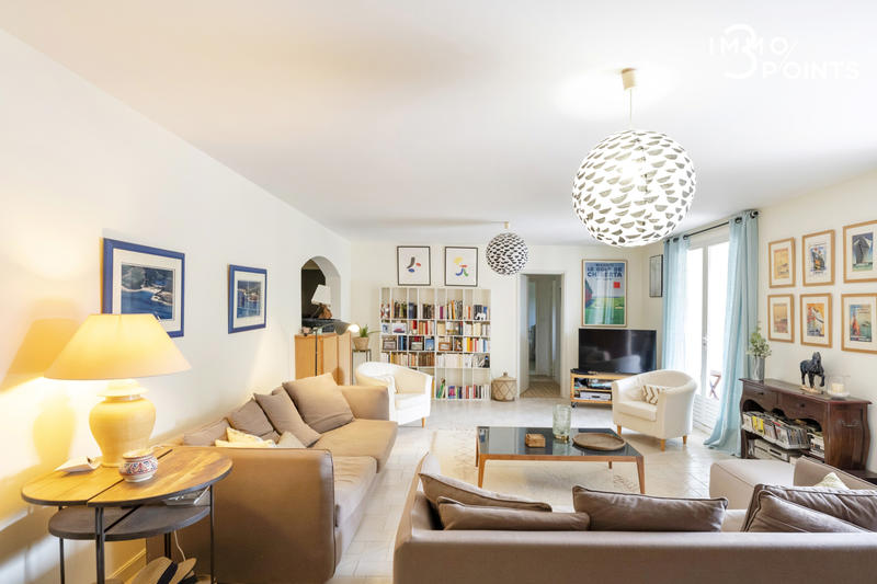 Villa - 275 m² - 16 pièces