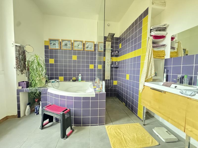 Maison - 180 m² - 7 pièces