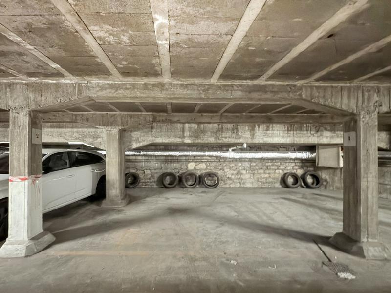 Parking / Garage - 1 m²