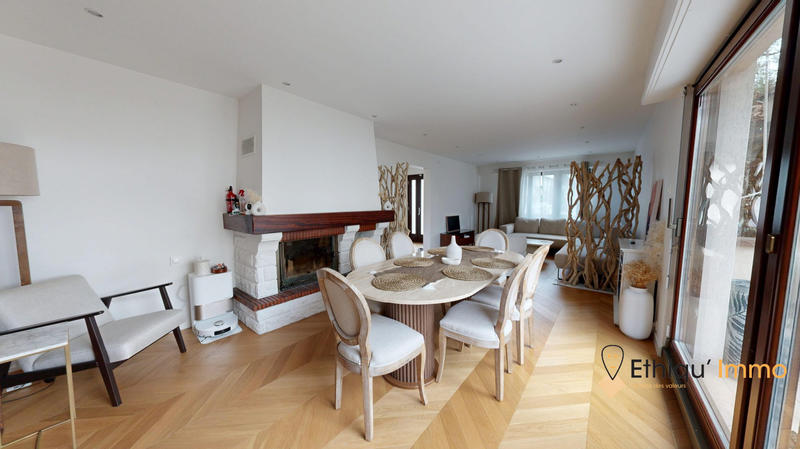 Maison - 210 m² - 6 pièces