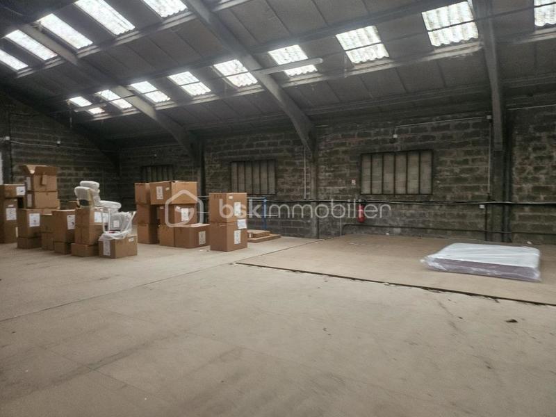 Local d'activité / Entrepôt - 1 930 m² - 5 pièces