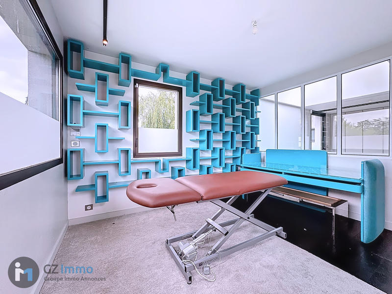 Maison - 942 m² - 9 pièces