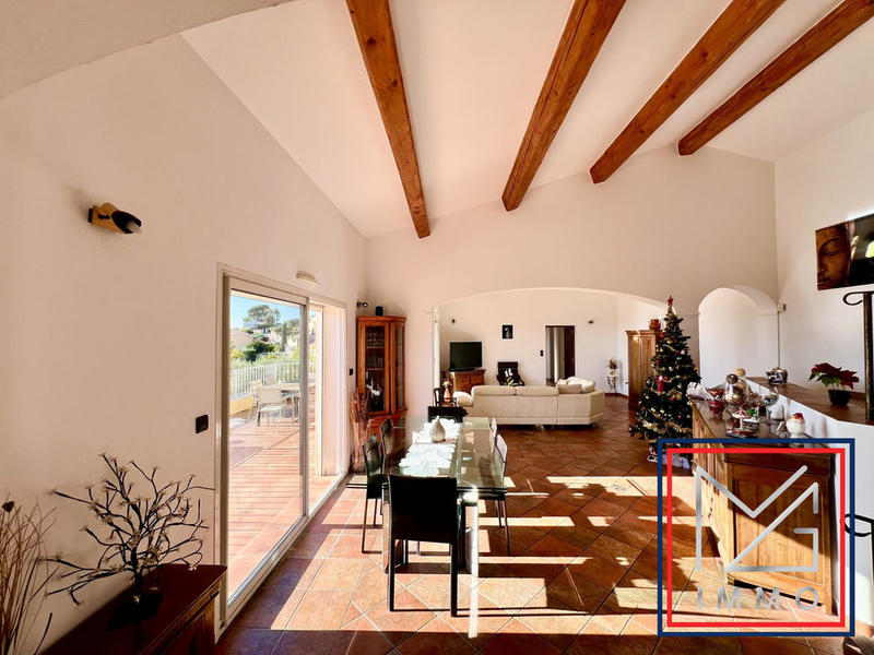 Villa - 285 m² - 8 pièces