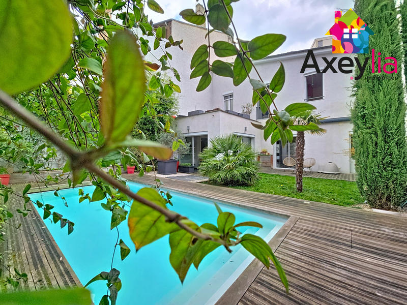 Maison - 207 m² - 6 pièces