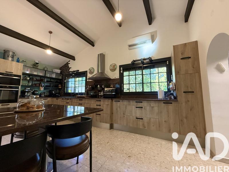 Maison - 212 m² - 7 pièces