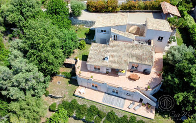 Maison - 234 m² - 8 pièces