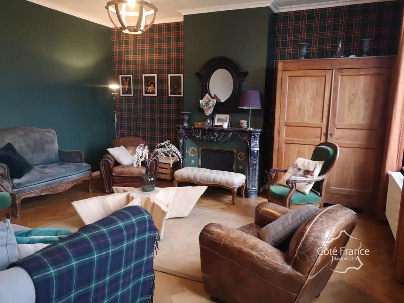 Maison - 210 m² - 10 pièces