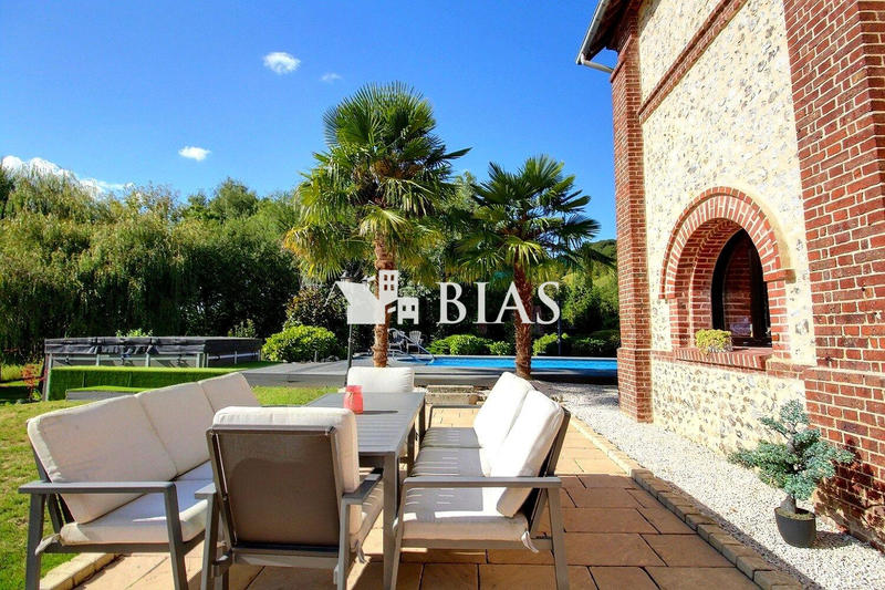 Maison - 272 m² - 7 pièces