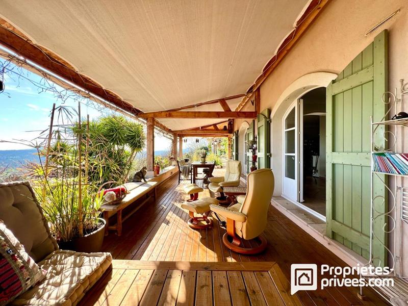 Maison - 214 m² - 6 pièces