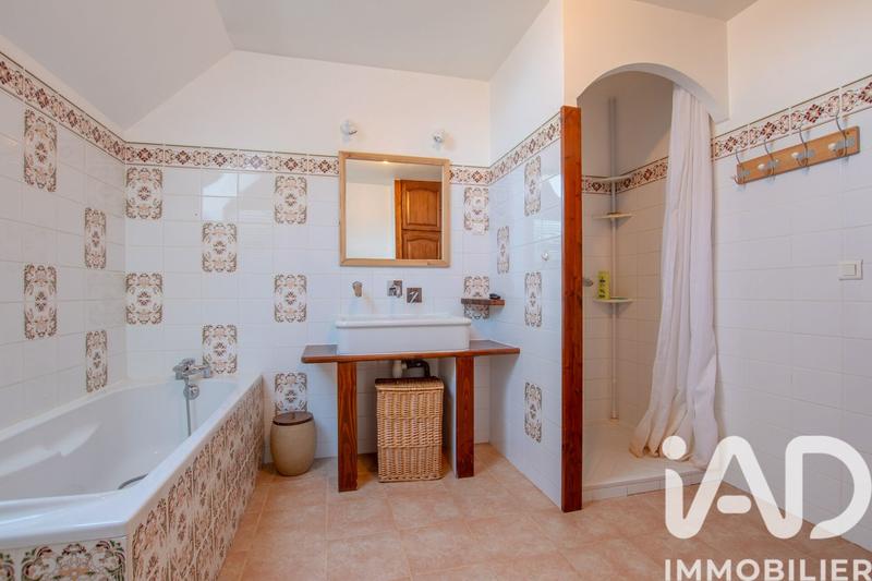 Maison - 200 m² - 6 pièces