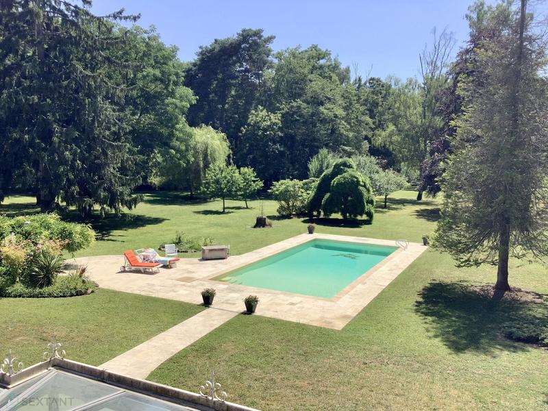 Propriété - 280 m² - 10 pièces