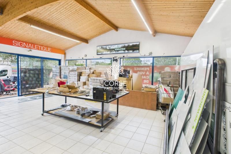 Fonds de commerce - Local commercial - 250 m²