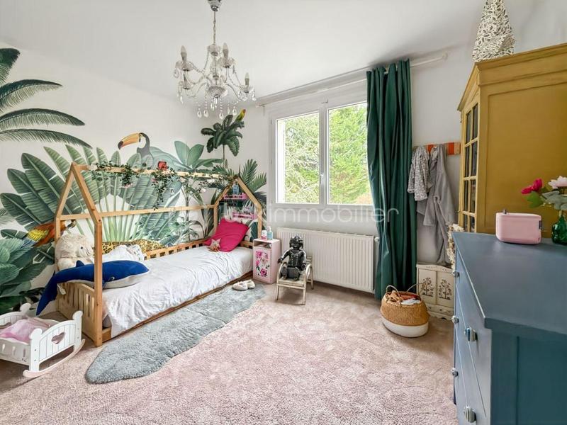 Maison traditionnelle - 220 m² - 8 pièces