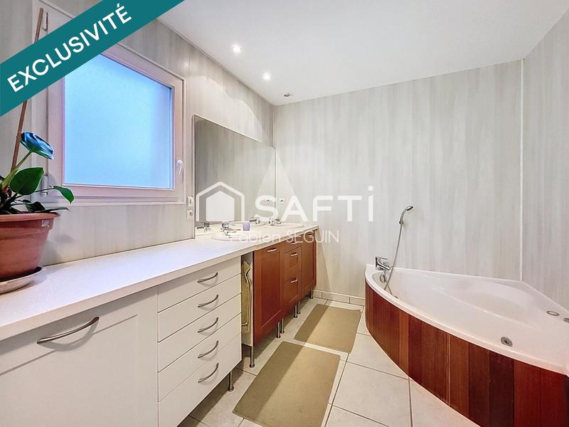 Maison - 249 m² - 9 pièces