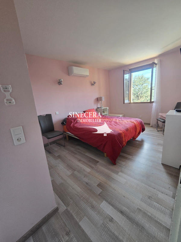 Villa - 198 m² - 10 pièces