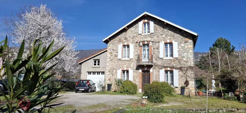 Maison - 252 m² - 11 pièces