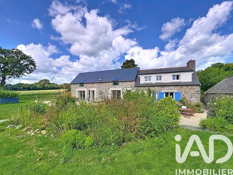 Maison - 220 m² - 8 pièces