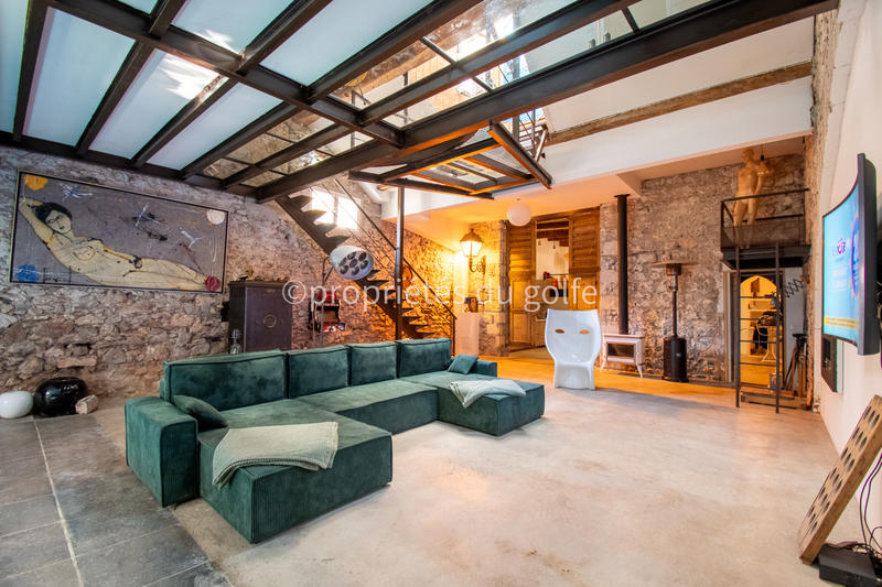 Appartement - 256 m² - 5 pièces