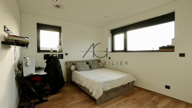 Maison - 228 m² - 5 pièces