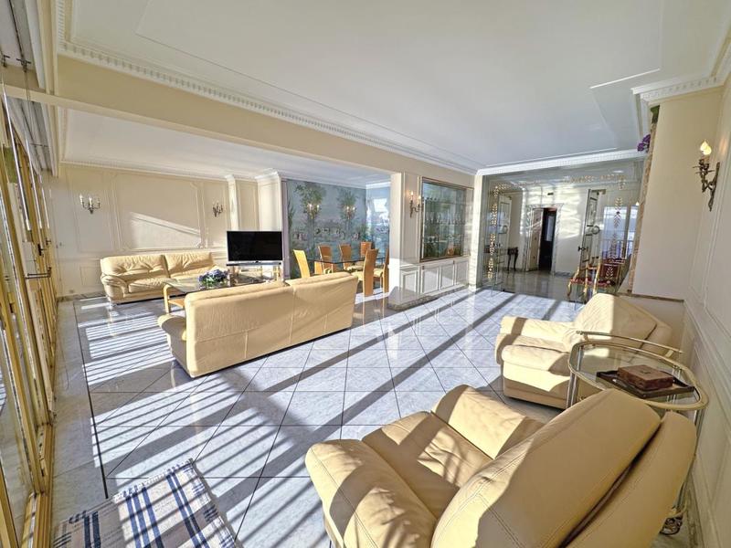 Appartement - 174 m² - 6 pièces