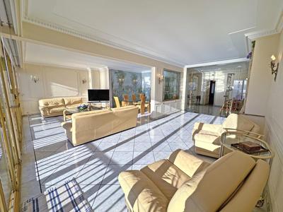 Appartement - 174 m² - 6 pièces