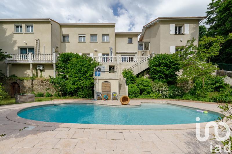 Maison - 216 m² - 6 pièces