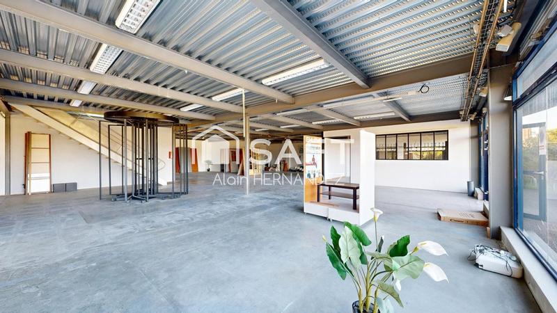 Local commercial - 840 m² - 2 pièces