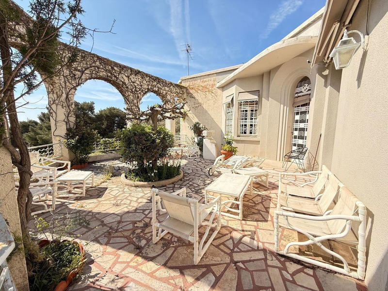 Maison - 244 m² - 8 pièces