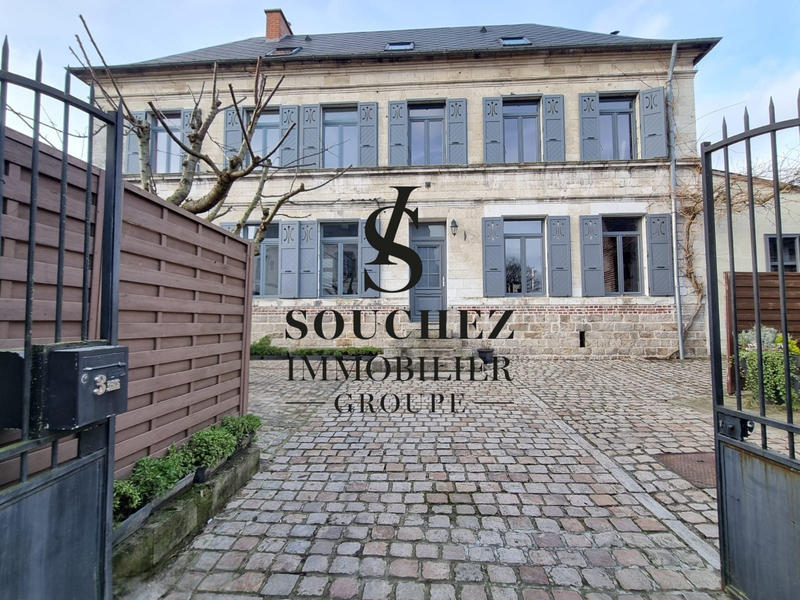 Maison - 250 m² - 8 pièces