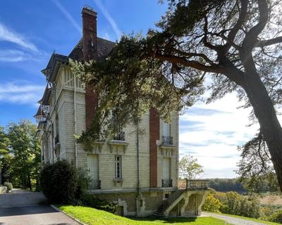 Manoir - 2 500 m² - 40 pièces