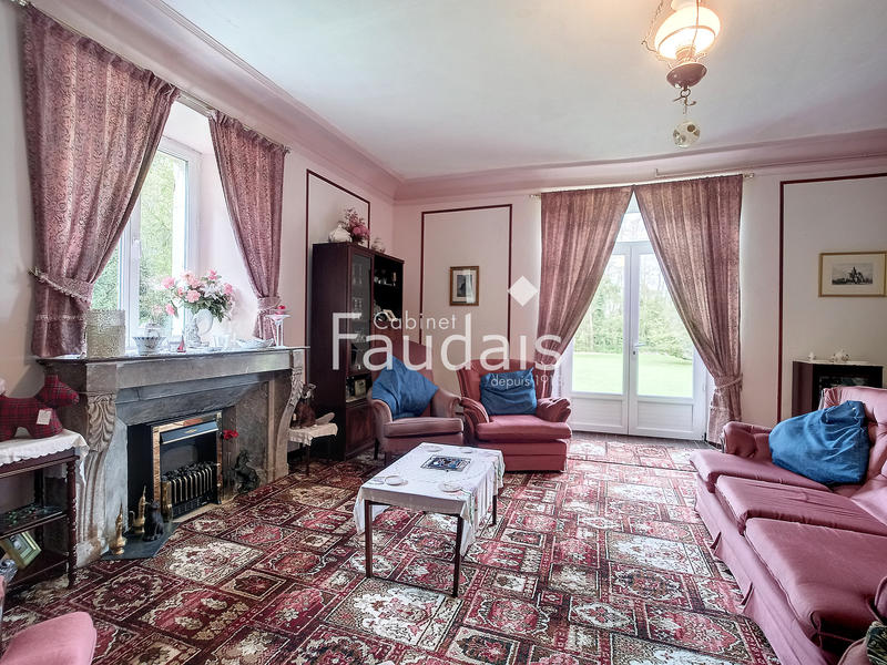 Propriété - 426 m² - 10 pièces