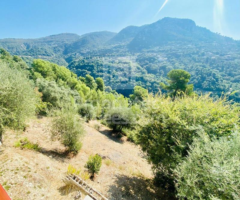 Terrain constructible - 1 400 m²