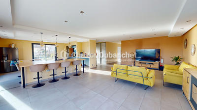 Maison - 185 m² - 7 pièces