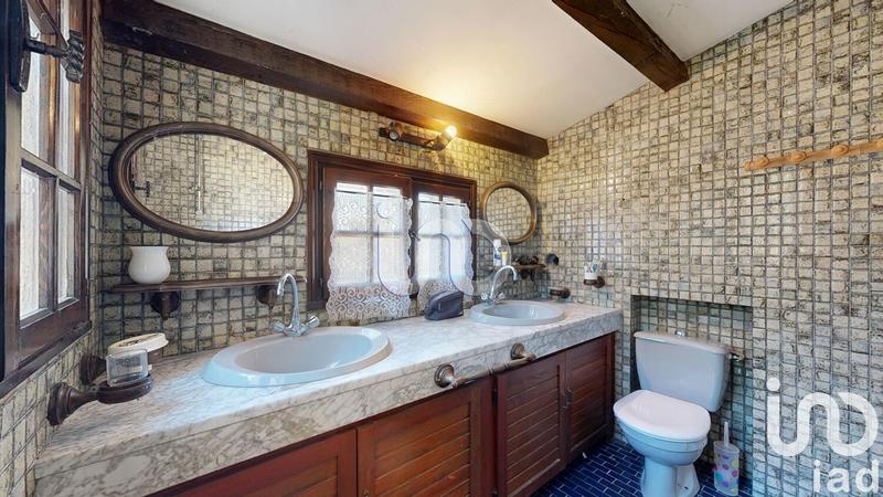 Maison - 221 m² - 7 pièces