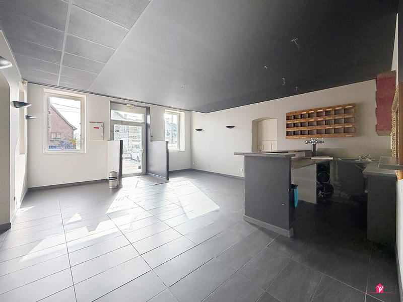 Local commercial - 99 m² - 3 pièces