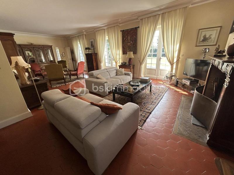 Propriété - 453 m² - 11 pièces