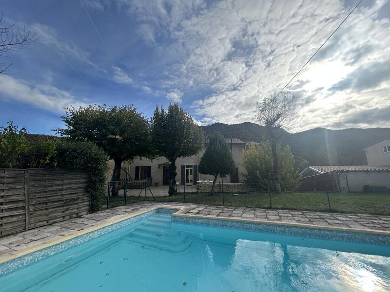 Maison - 306 m² - 13 pièces