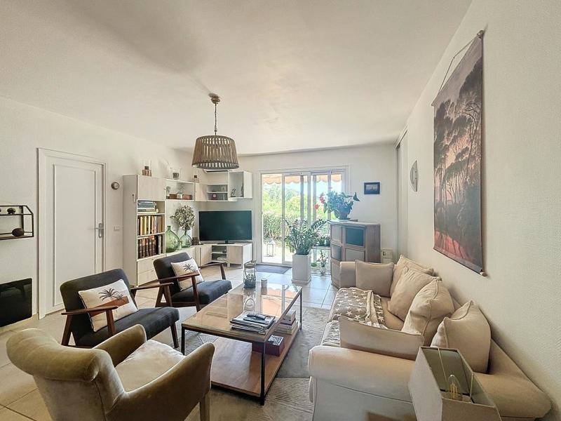 Appartement - 90 m² - 4 pièces